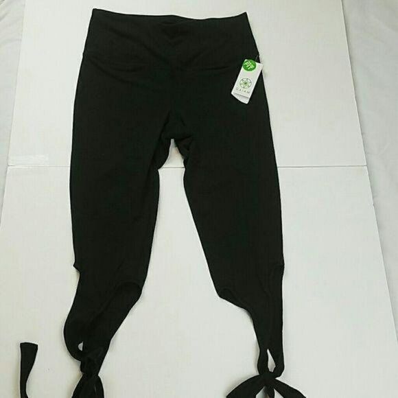 GAIAM Pants - Gaiam yoga capri NWT